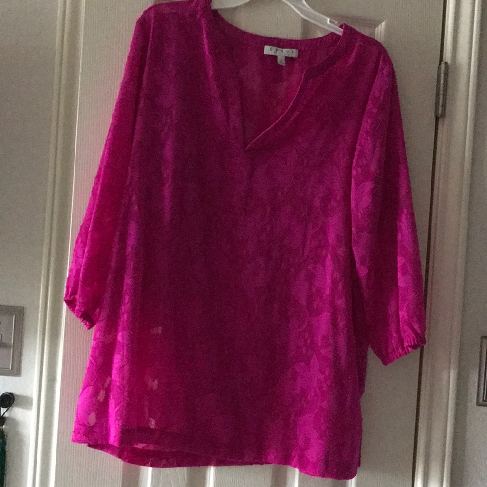 Gorgeous Chaus New York magenta v-neck blouse!